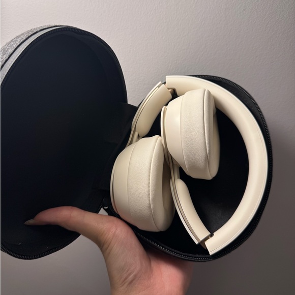 Beats solo pro - Picture 5 of 8